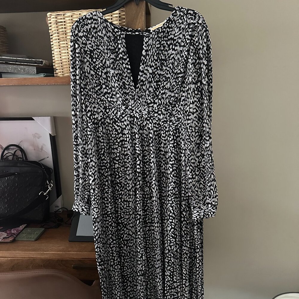 COPY - Michael Kors Pleated Leopard Print Georgette Midi Dress - Large - NWT
